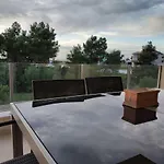 Beachfront Galazio Feriehus *